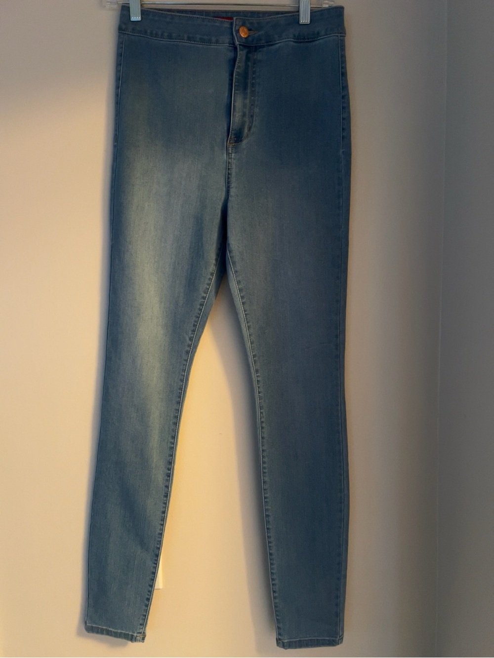 NWT GUESS Ultra High Rise Skinny Jeans 28 Light Wash Stretch Denim - Picture 2 of 10